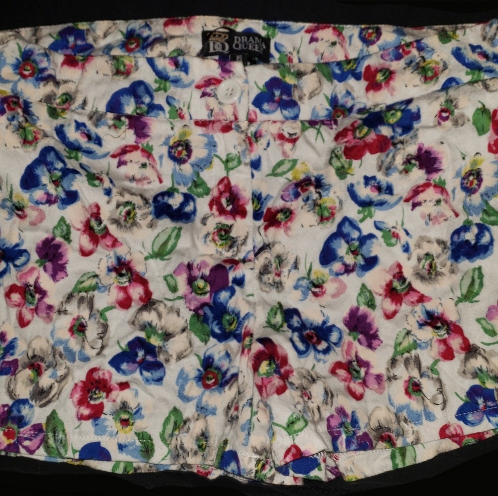 🥀NWOT!!🌹 Floral Shorts🥀